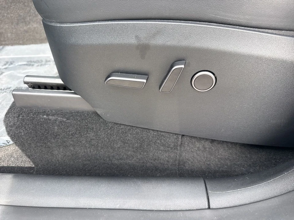 2023 Tesla Model Y - Image 10 of 31