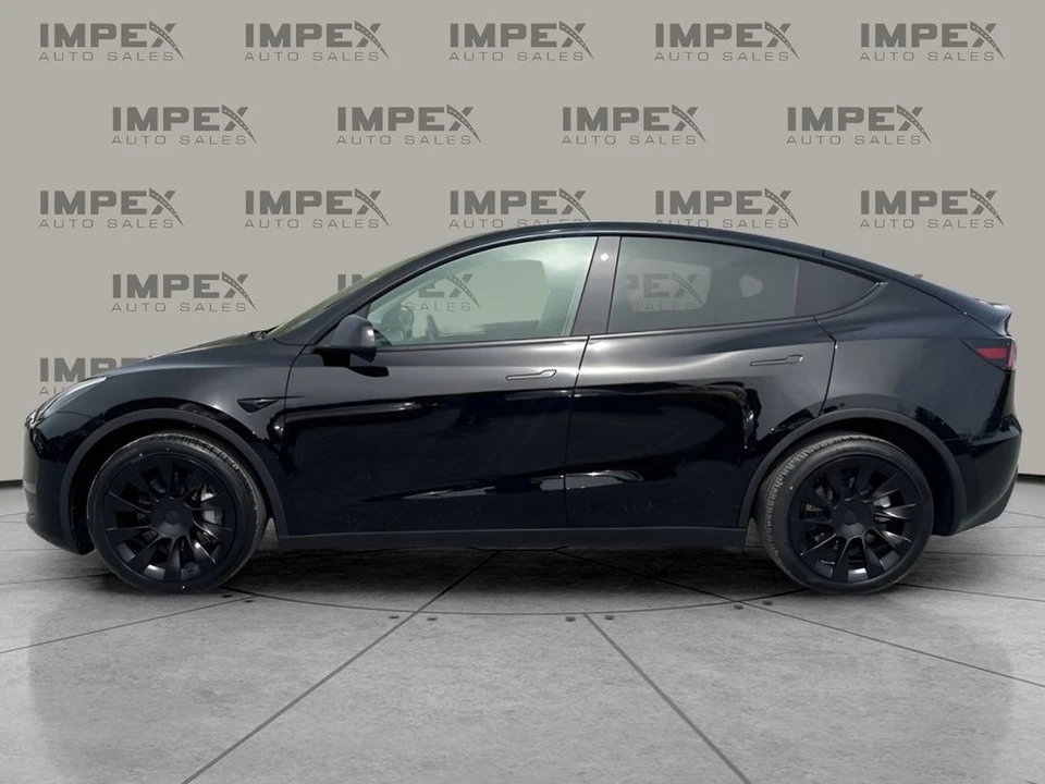 2023 Tesla Model Y - Image 2 of 31