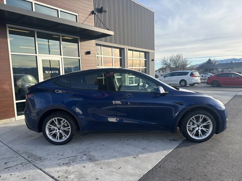 2023 Tesla Model Y - Image 9 of 21