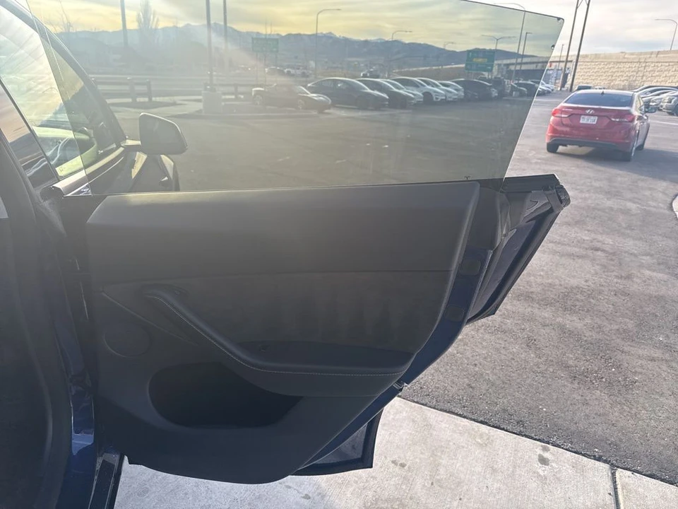 2023 Tesla Model Y - Image 18 of 21