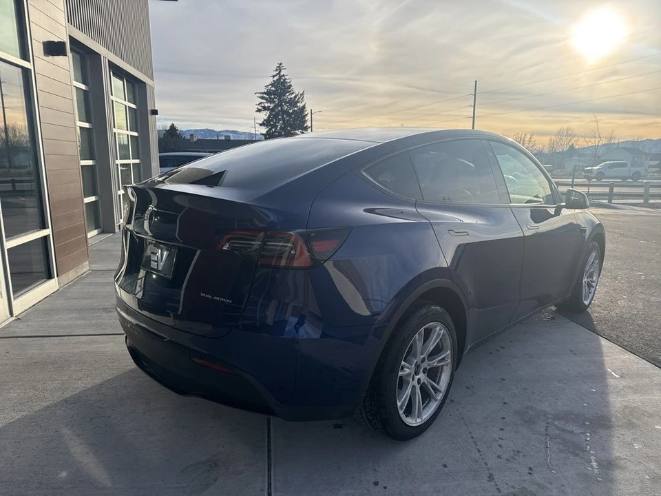 2023 Tesla Model Y - Image 8 of 21