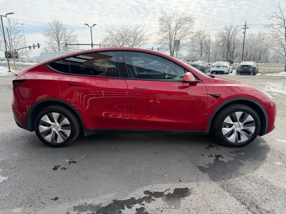 2023 Tesla Model Y - Image 4 of 15