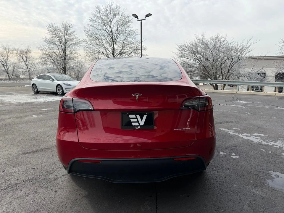 2023 Tesla Model Y - Image 5 of 15