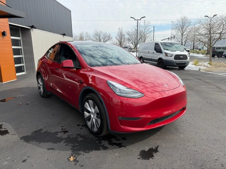2023 Tesla Model Y - Image 3 of 15