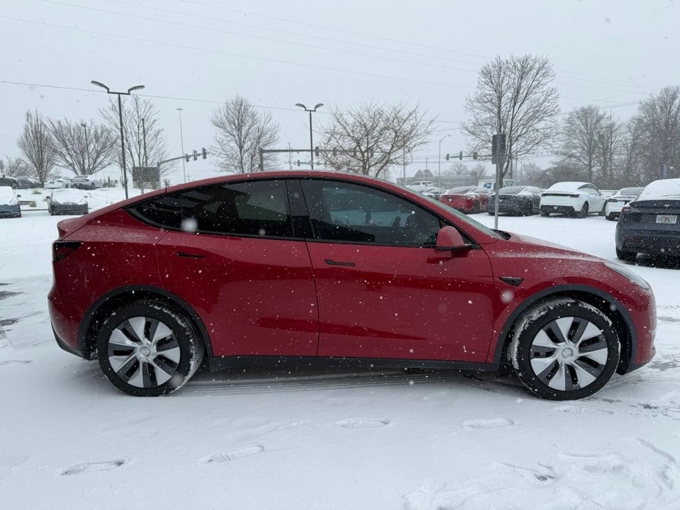 2023 Tesla Model Y - Image 4 of 6