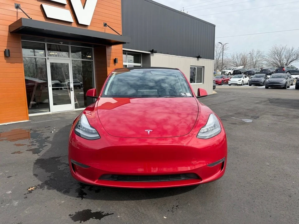 2023 Tesla Model Y - Image 2 of 15