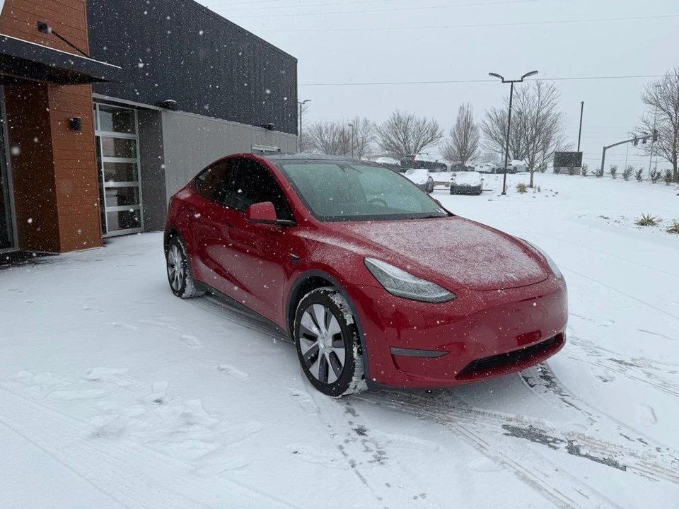 2023 Tesla Model Y - Image 3 of 6