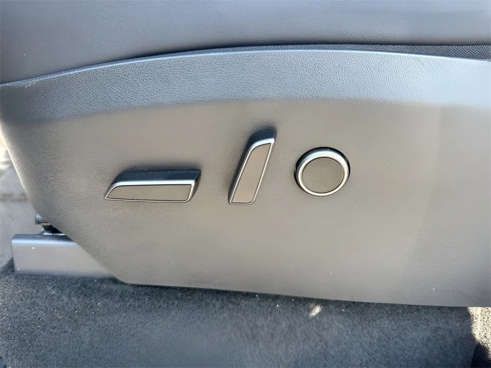 2023 Tesla Model Y - Image 10 of 12