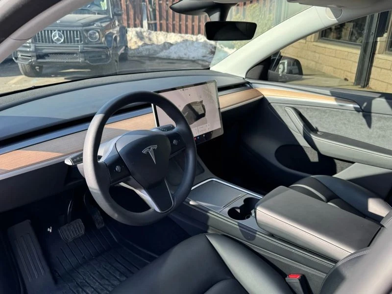 2023 Tesla Model Y - Image 8 of 12