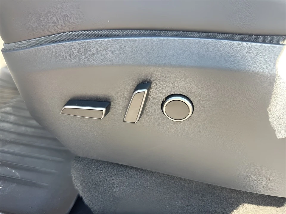 2023 Tesla Model Y - Image 10 of 12