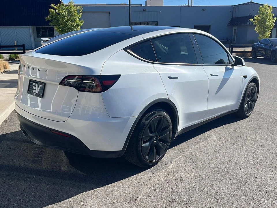 2023 Tesla Model Y - Image 8 of 21