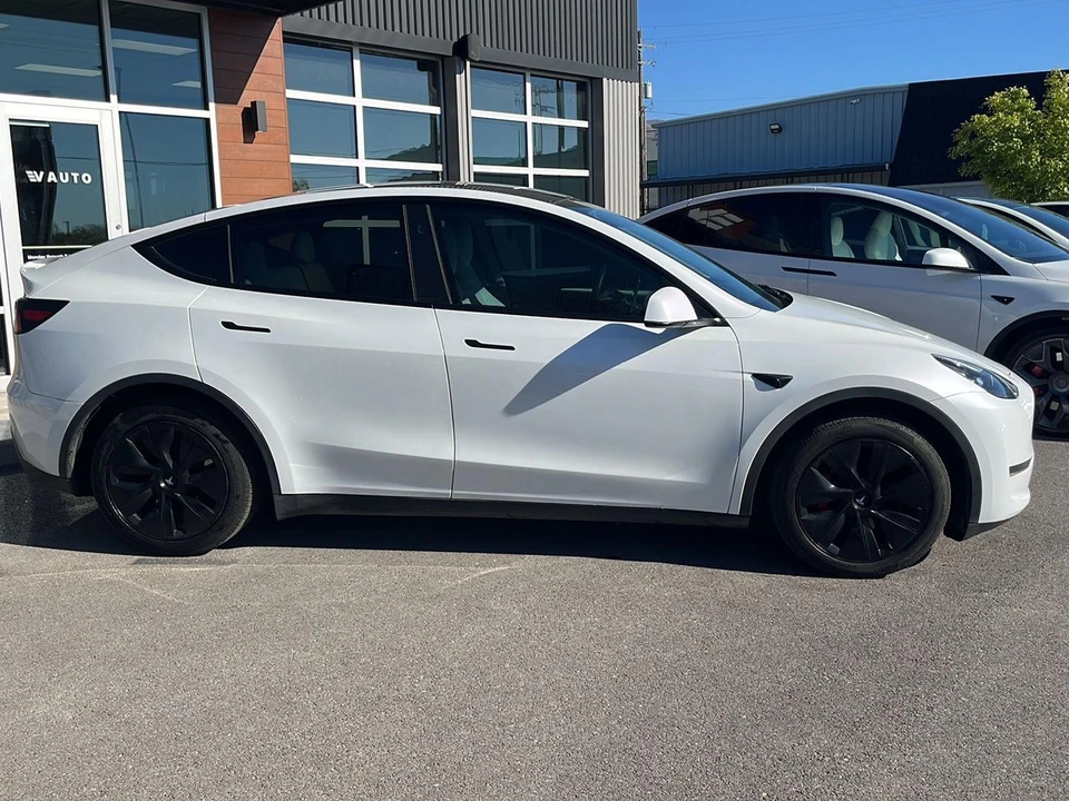 2023 Tesla Model Y - Image 9 of 21