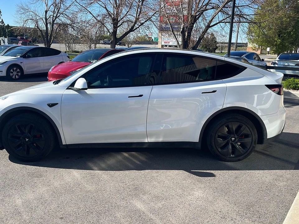 2023 Tesla Model Y - Image 5 of 21