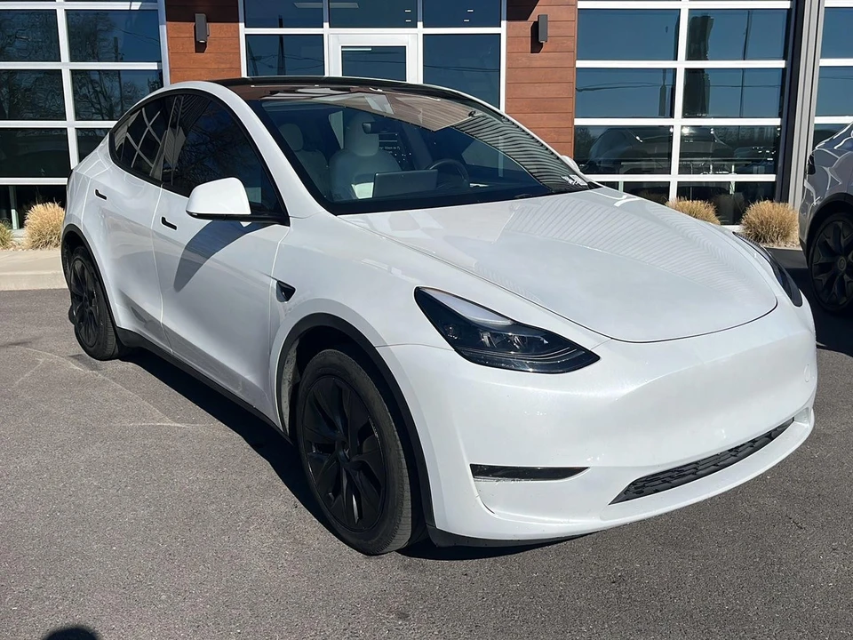 2023 Tesla Model Y - Image 2 of 21