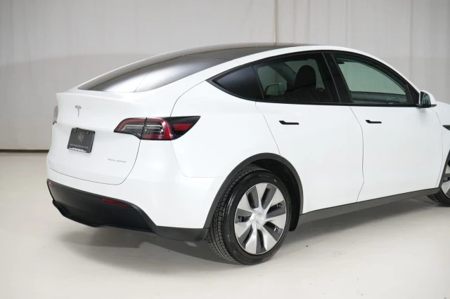 2023 Tesla Model Y - Image 17 of 21