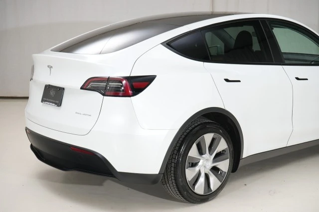2023 Tesla Model Y - Image 18 of 21