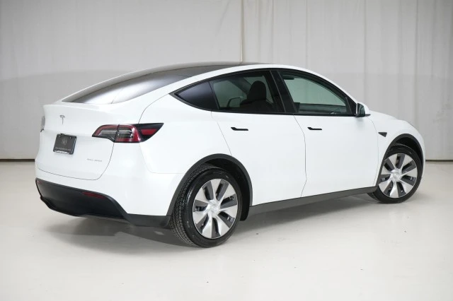 2023 Tesla Model Y - Image 16 of 21