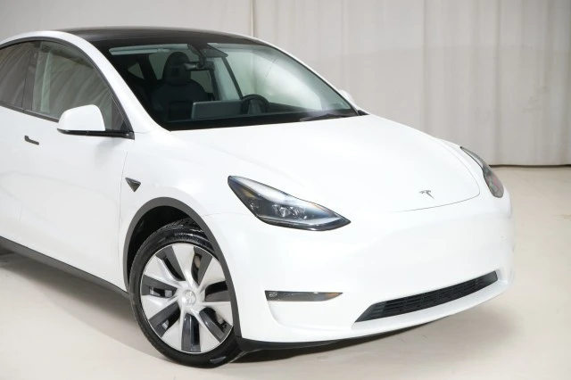 2023 Tesla Model Y - Image 11 of 21