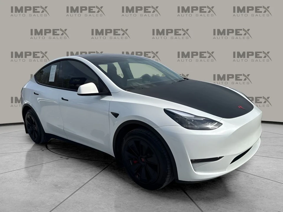 2023 Tesla Model Y - Image 7 of 12