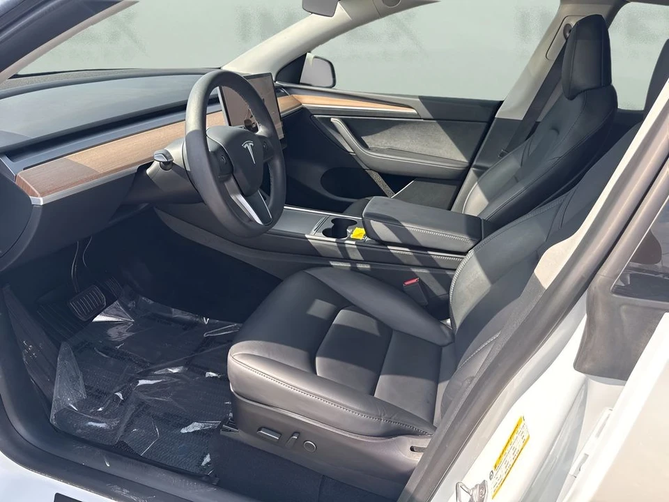 2023 Tesla Model Y - Image 9 of 12