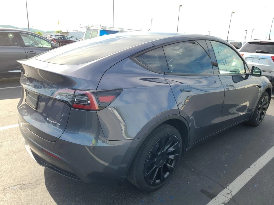2023 Tesla Model Y - Image 3 of 7