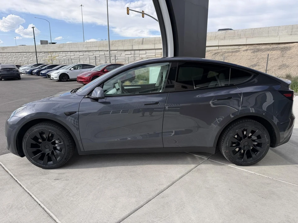 2023 Tesla Model Y - Image 5 of 26