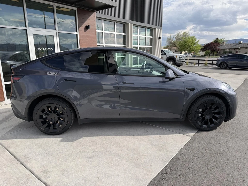 2023 Tesla Model Y - Image 9 of 26