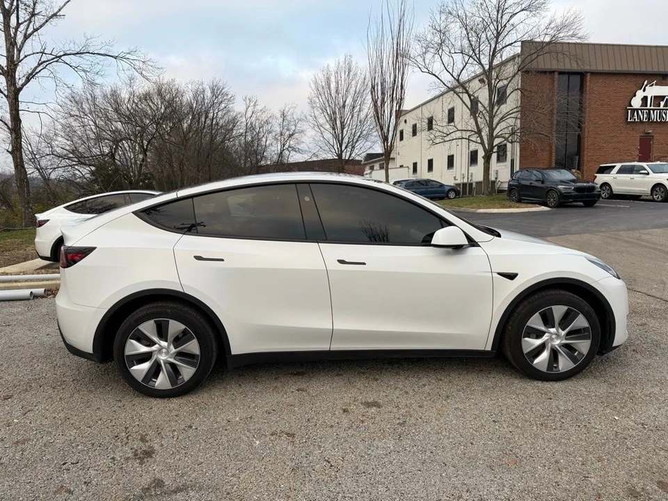 2023 Tesla Model Y - Image 7 of 21