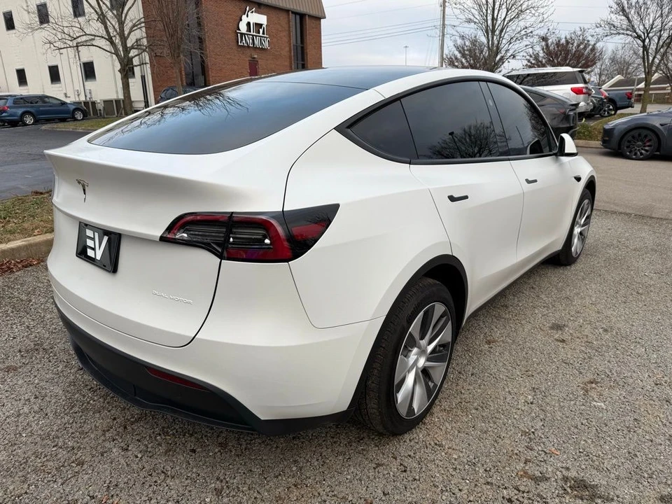 2023 Tesla Model Y - Image 6 of 21