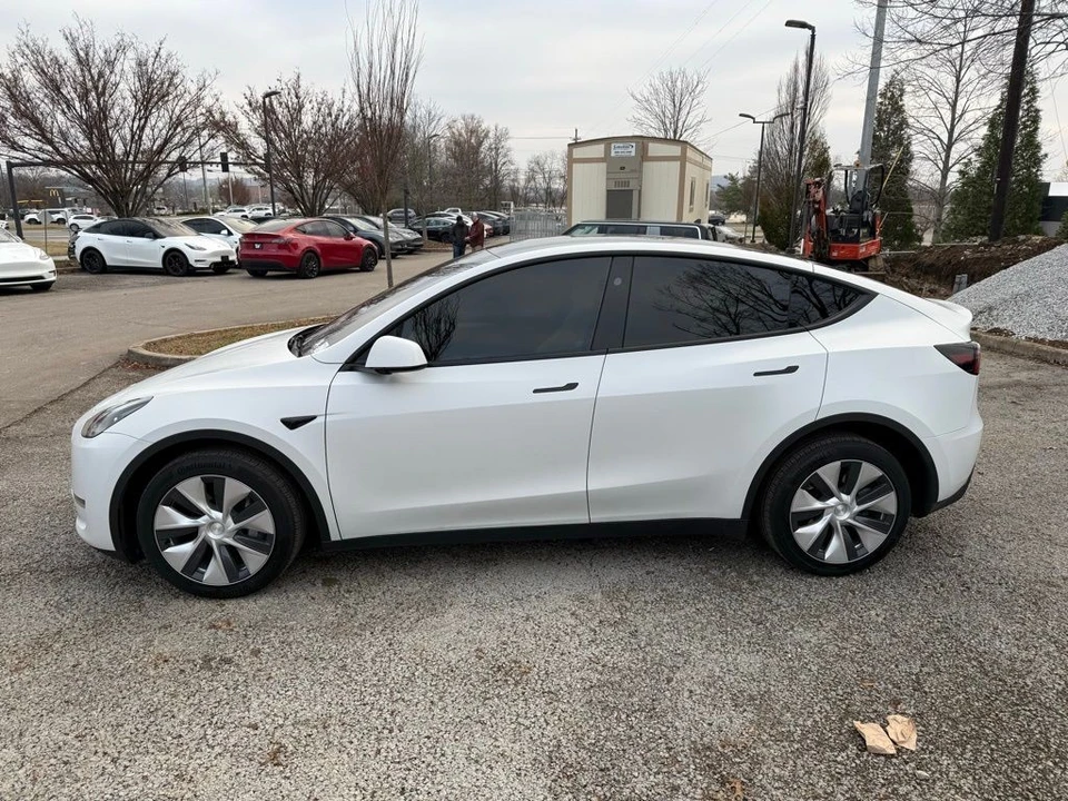 2023 Tesla Model Y - Image 3 of 21