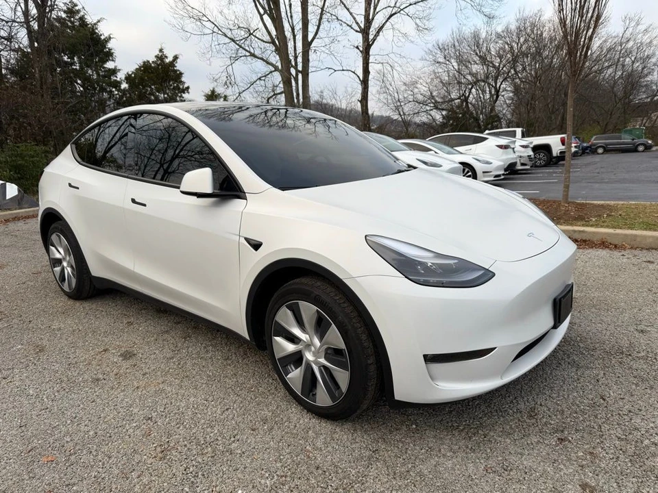 2023 Tesla Model Y - Image 8 of 21