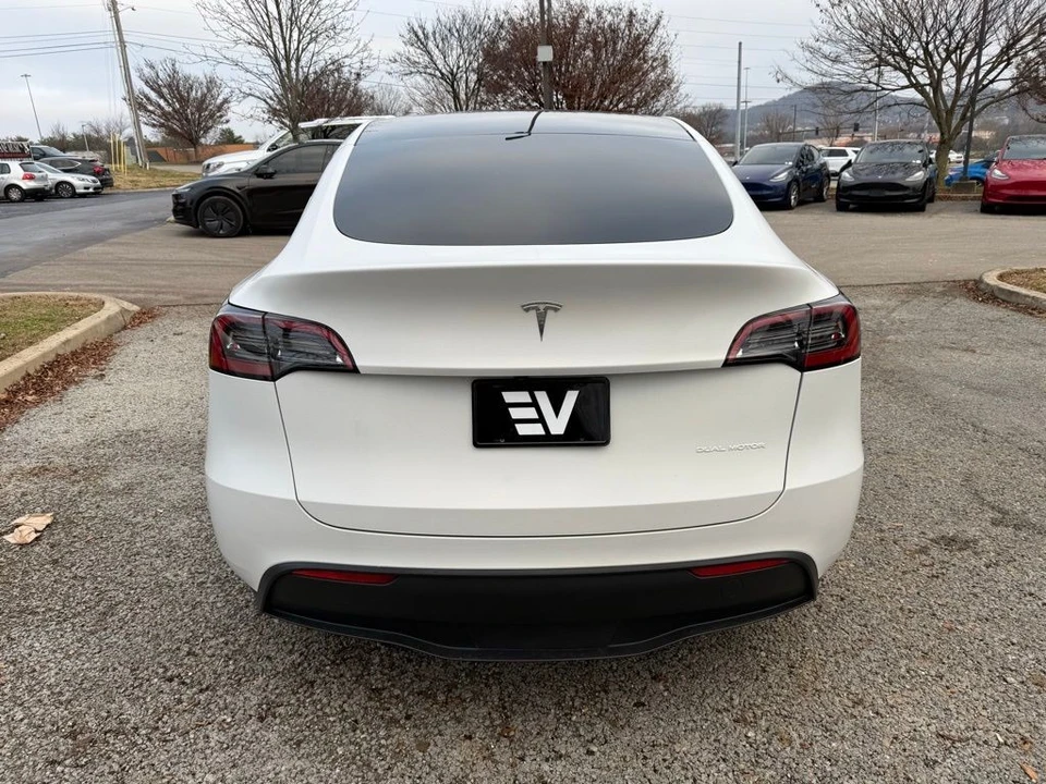 2023 Tesla Model Y - Image 5 of 21