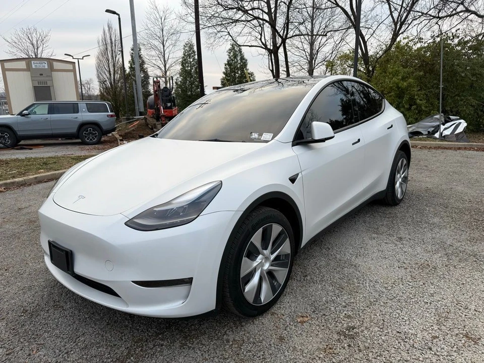 2023 Tesla Model Y - Image 2 of 21