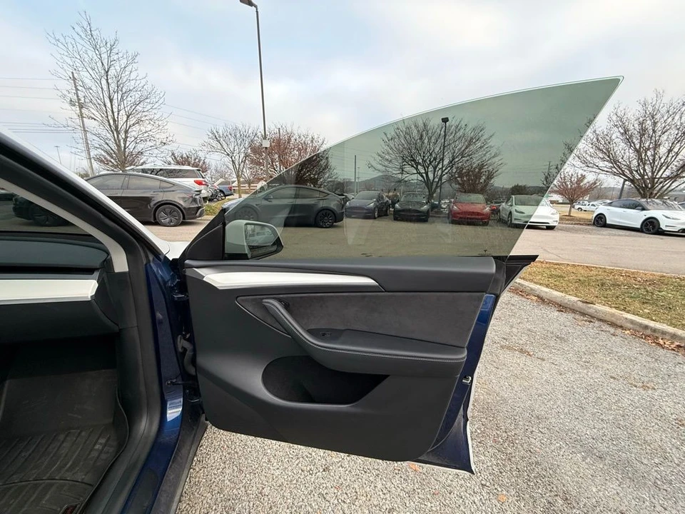 2023 Tesla Model Y - Image 18 of 21
