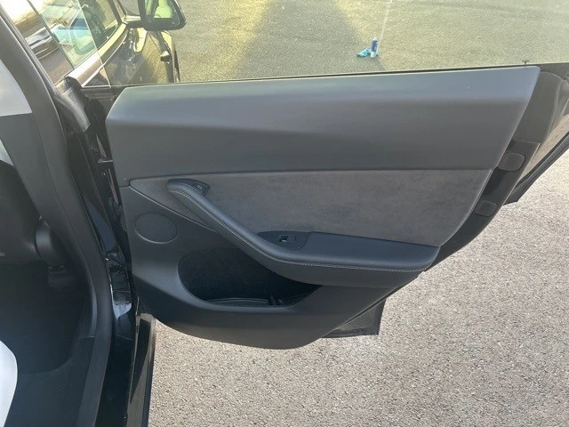 2023 Tesla Model Y - Image 17 of 21