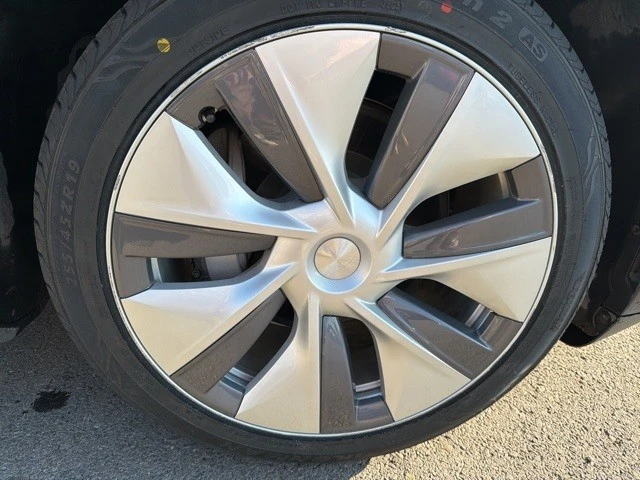 2023 Tesla Model Y - Image 10 of 21