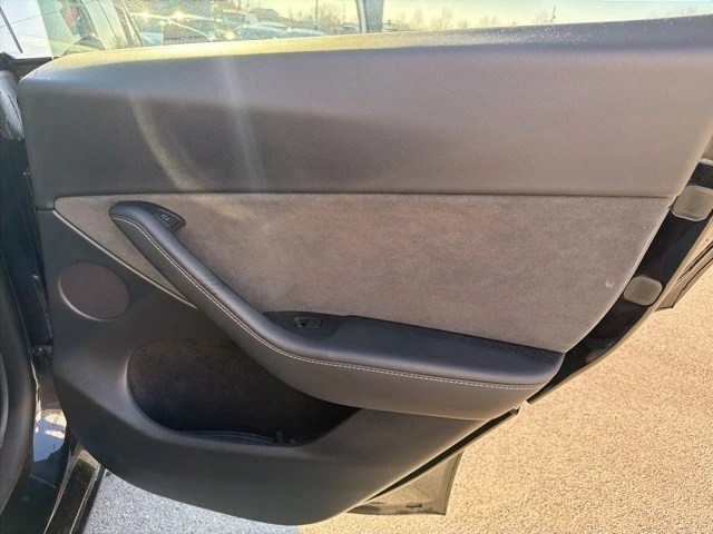 2023 Tesla Model Y - Image 18 of 21