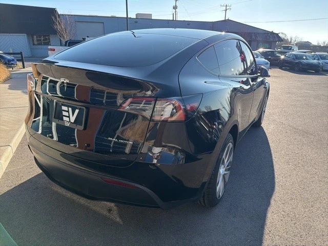 2023 Tesla Model Y - Image 8 of 21