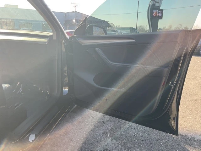 2023 Tesla Model Y - Image 17 of 21