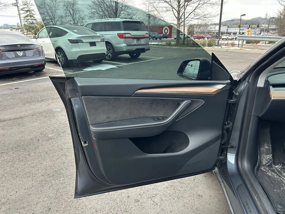 2023 Tesla Model Y - Image 12 of 14