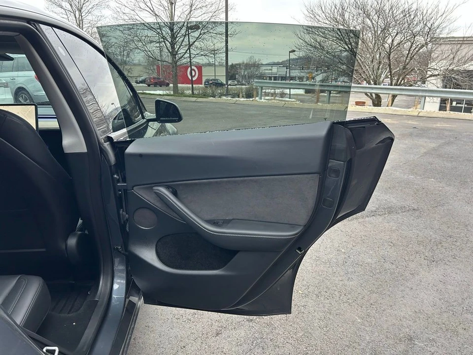 2023 Tesla Model Y - Image 8 of 14