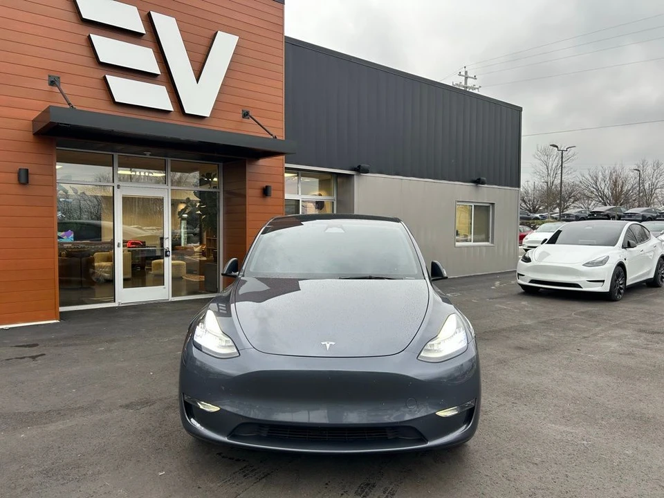 2023 Tesla Model Y - Image 2 of 14