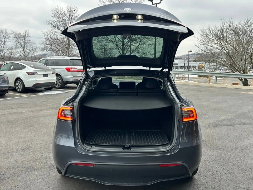 2023 Tesla Model Y - Image 5 of 14
