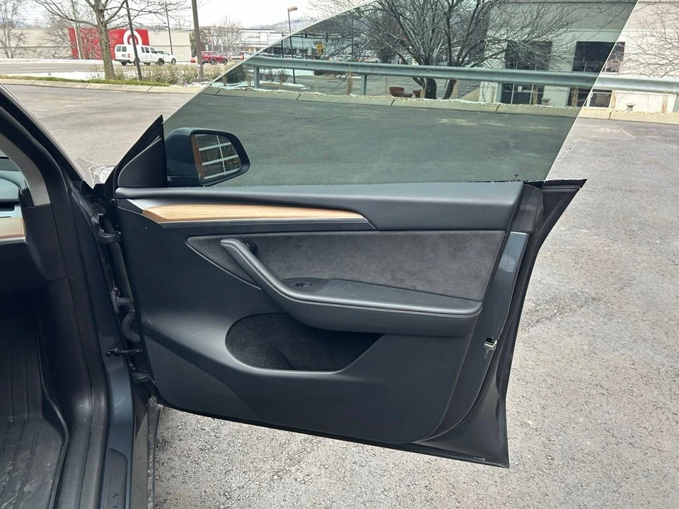 2023 Tesla Model Y - Image 10 of 14