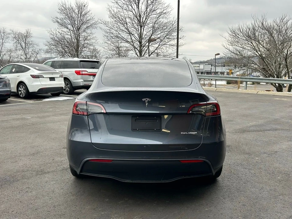2023 Tesla Model Y - Image 4 of 14