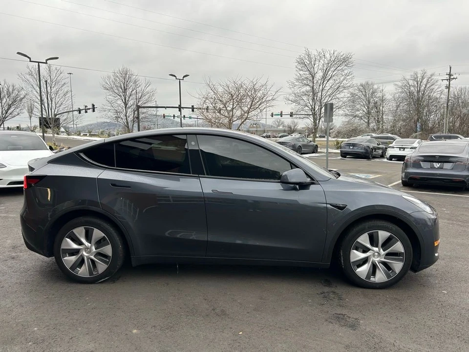 2023 Tesla Model Y - Image 3 of 14