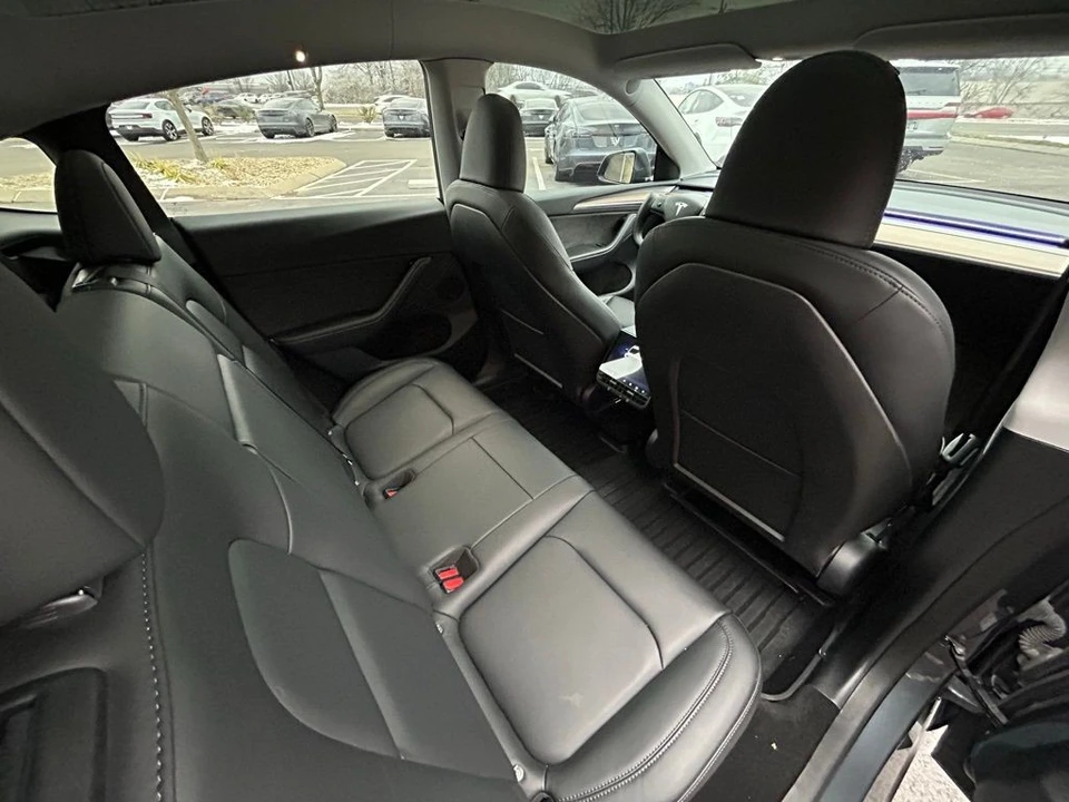 2023 Tesla Model Y - Image 9 of 14