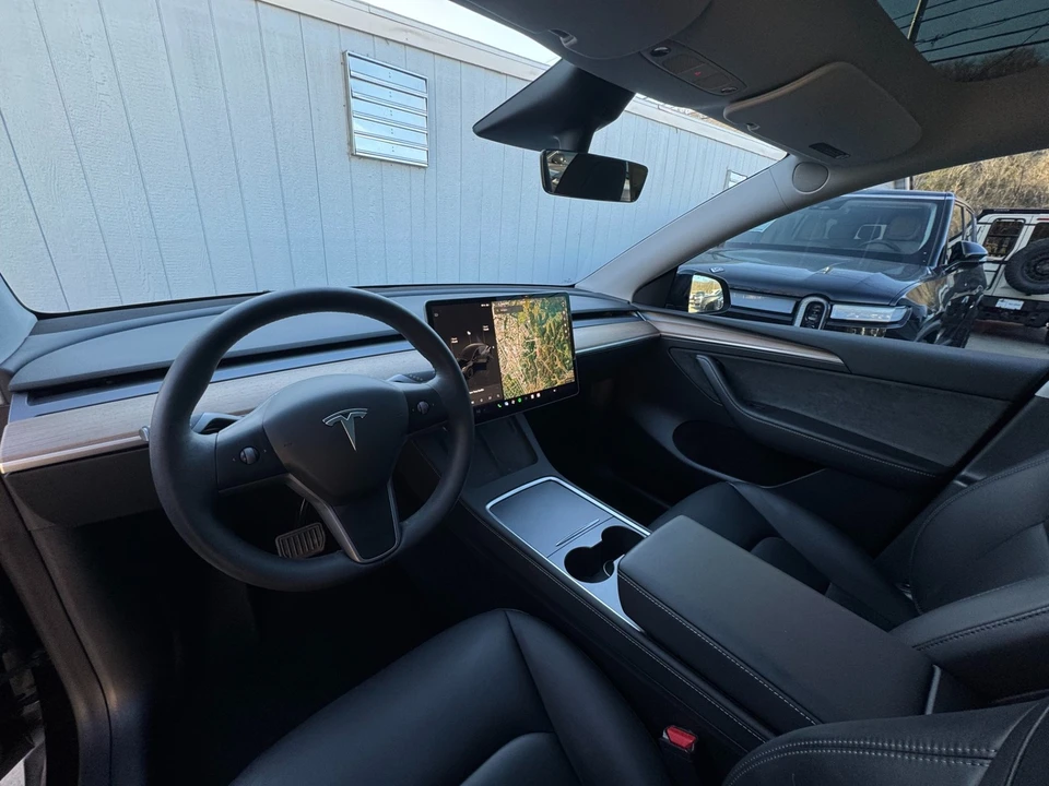 2023 Tesla Model Y - Image 10 of 12