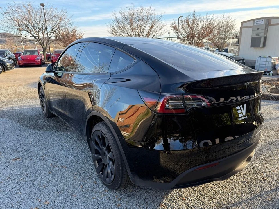 2023 Tesla Model Y - Image 7 of 12