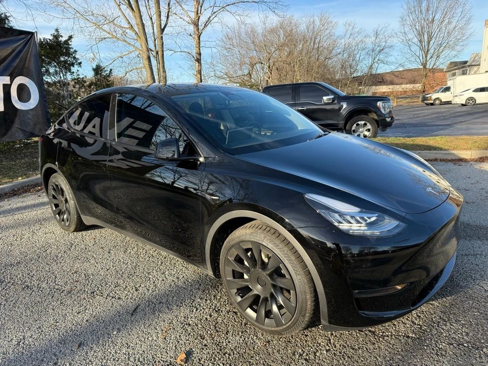 2023 Tesla Model Y - Image 3 of 12